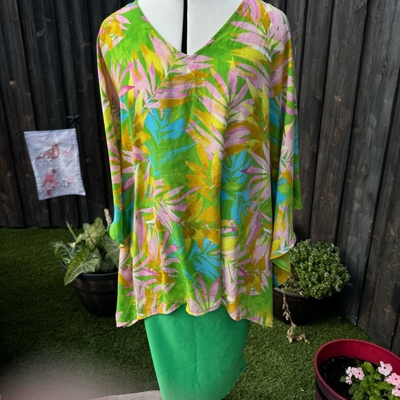 Belle by Kim Gravel Woven Aloha Top in Hawaiian Palms Medium - Picture 5 of 12